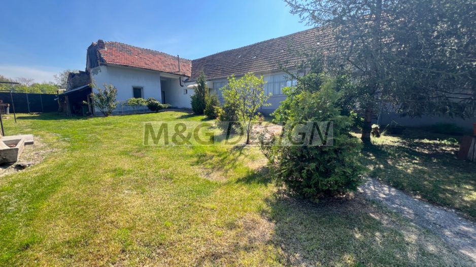 Casa 4 camere 2800mp teren - Poză 1