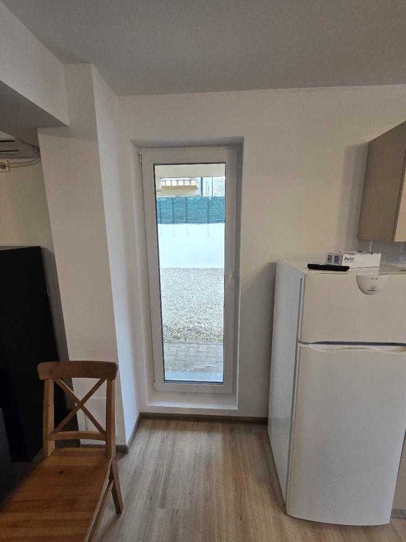 Aparament cu curte de inchiriat Tei - Poză 5