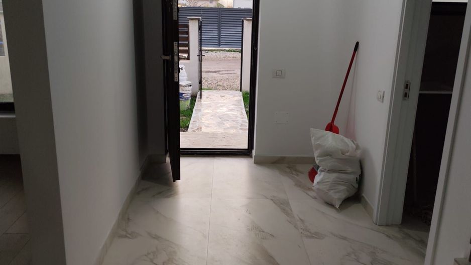 Casă / Vilă cu 4 camere de vânzare în Berceni - Poză 24