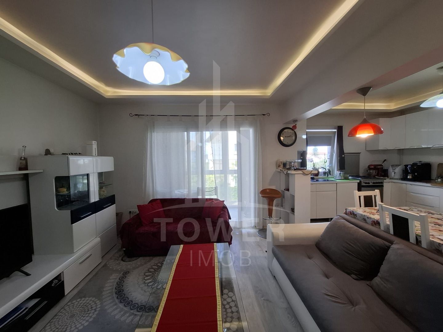 Apartament 4 camere -etaj 1, zona V. Aron - Poză 1