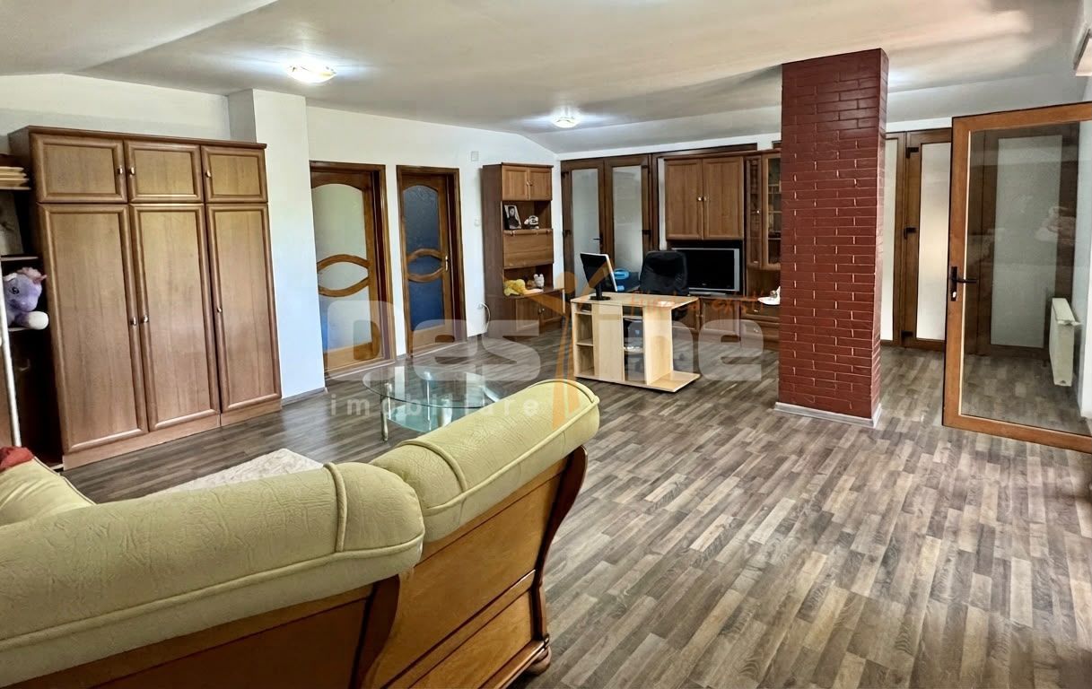 Casa spatioasa cu teren de 800 mp, Muntenii de Jos - 5 camere - Poză 13