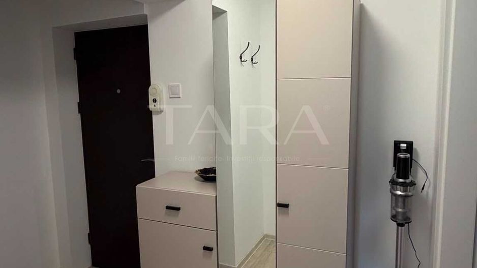 Apartament cu 2 camere decomandate, complet renovat, Plopilor. - Poză 4