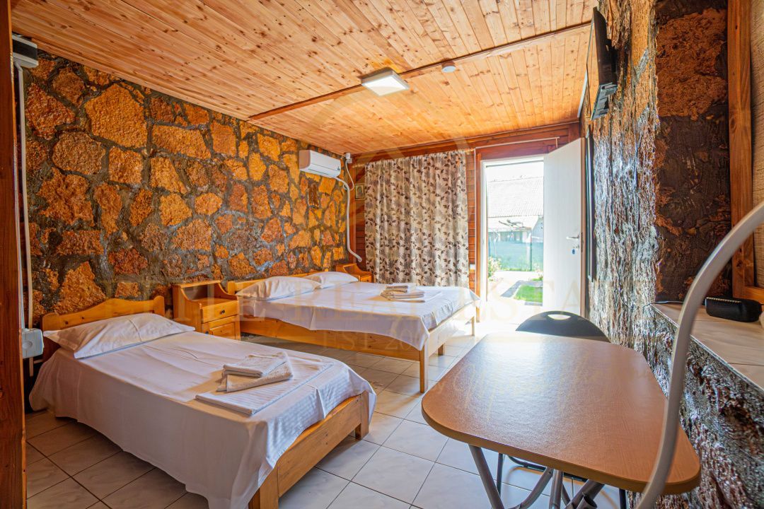 2 vile turistice - 13 camere - afacere la cheie! - Poză 9