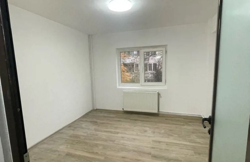Apartament 3 camere de vanzare Lujerului-Orsova - Poză 2