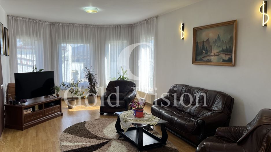 Case cu 7 camere, curte proprie + spălătorie, în Sighetu Marmației - Poză 3