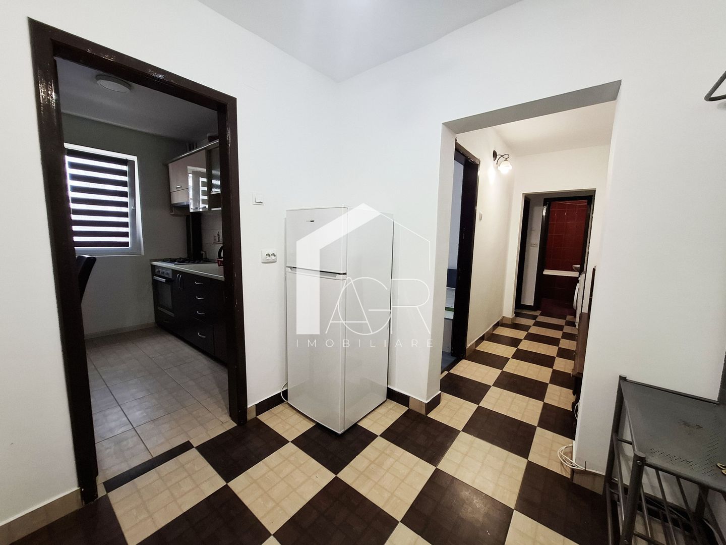 Apartament cu 3 camere, decomandat, zona Republicii - Poză 10