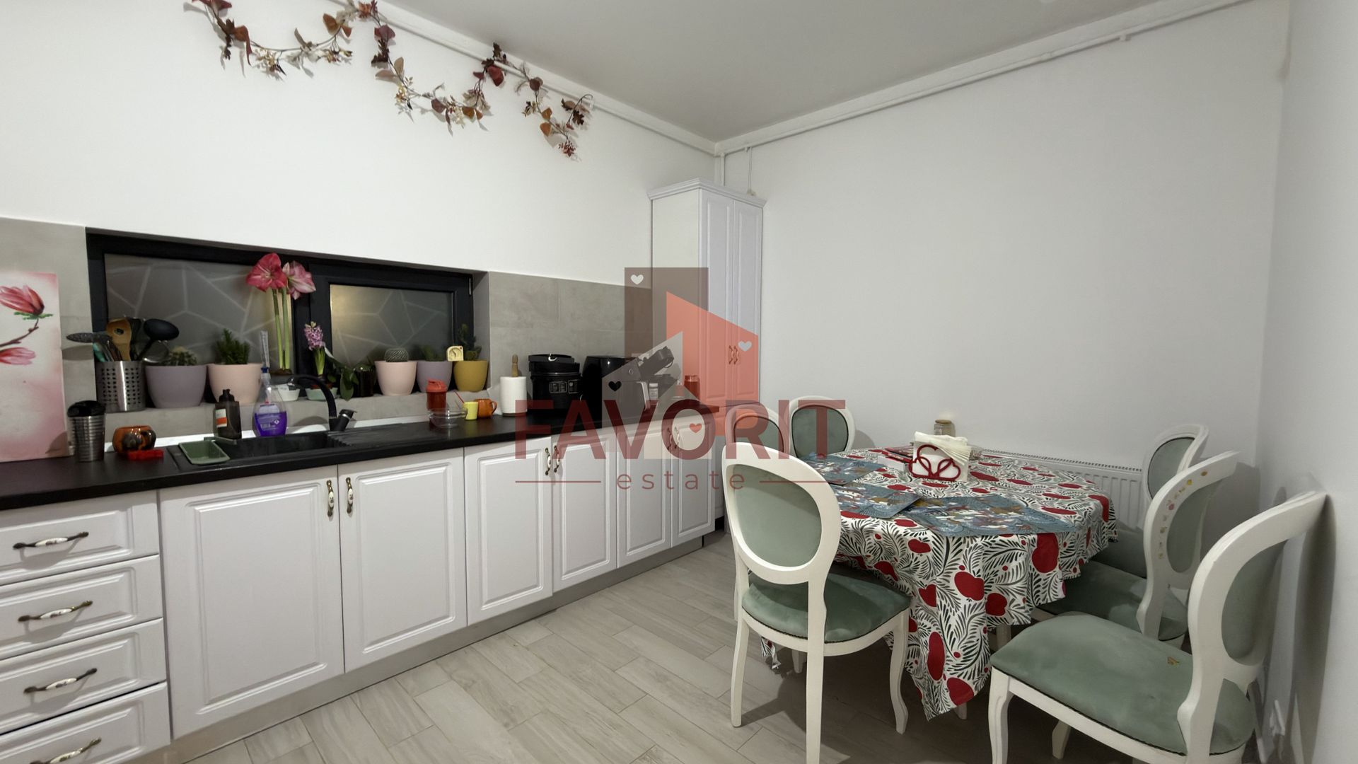 Decomandat. Cu gradina proprie. Mobilat si utilat - Poză 4