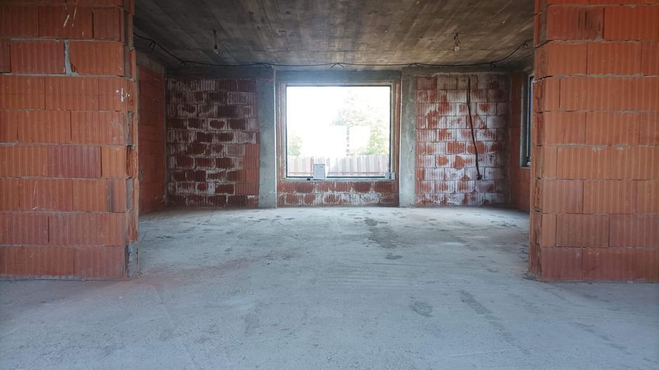 Aproape de oraș! Vânzare casă cu 5 camere în Ulmi! - Poză 7