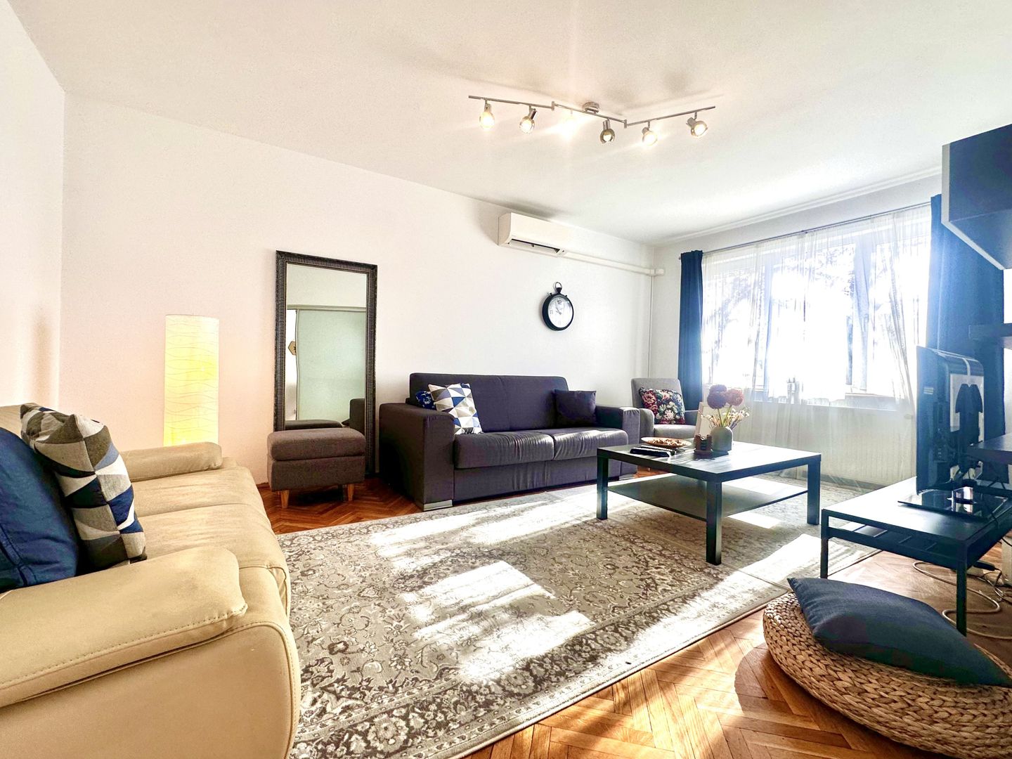 De închiriat apartament cu 4 camere în zona Take Ionescu - Poză 1