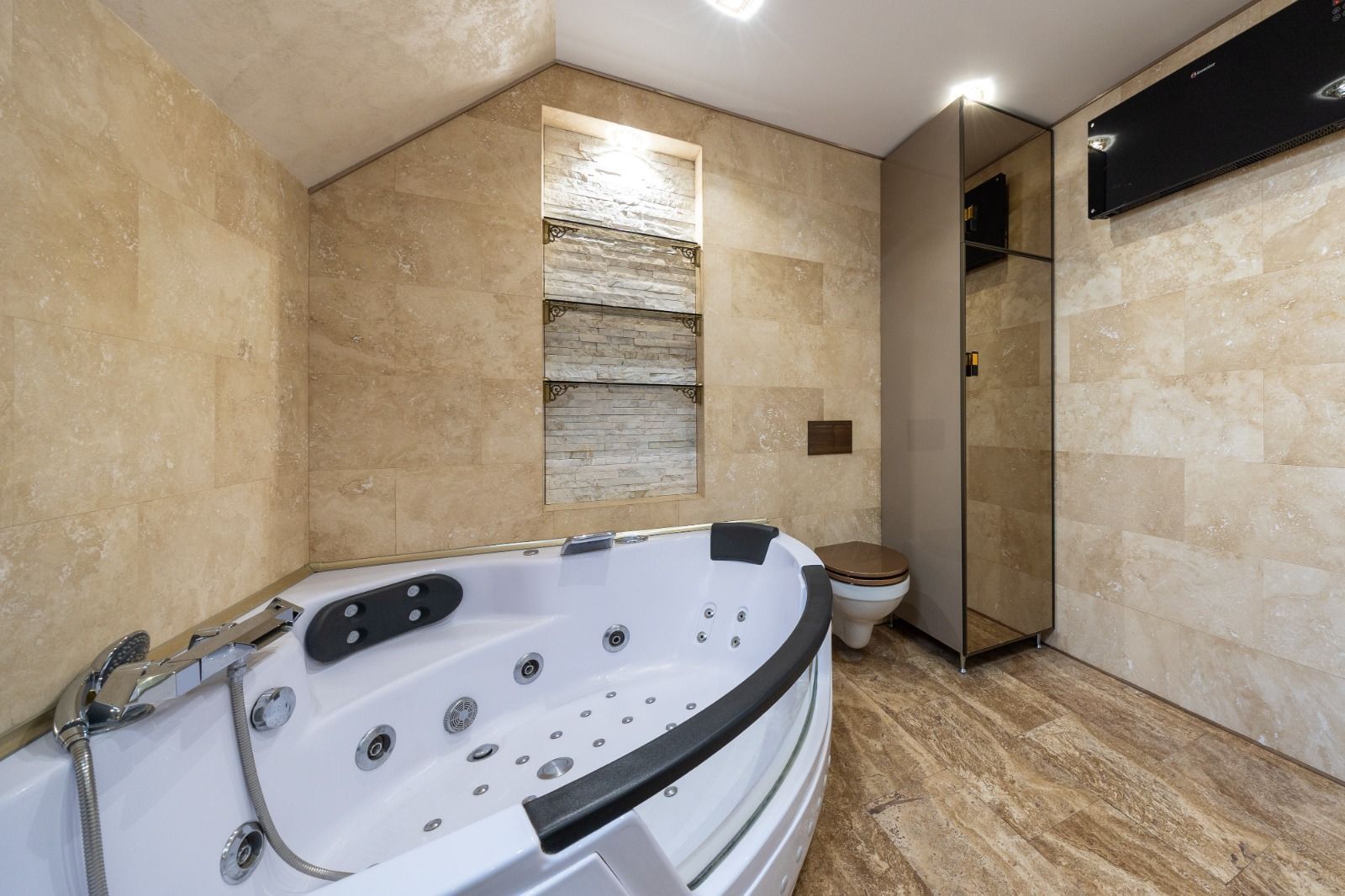 Casa 6 dormitoare+4 bai -1500 mp teren-Sacele - Poză 24