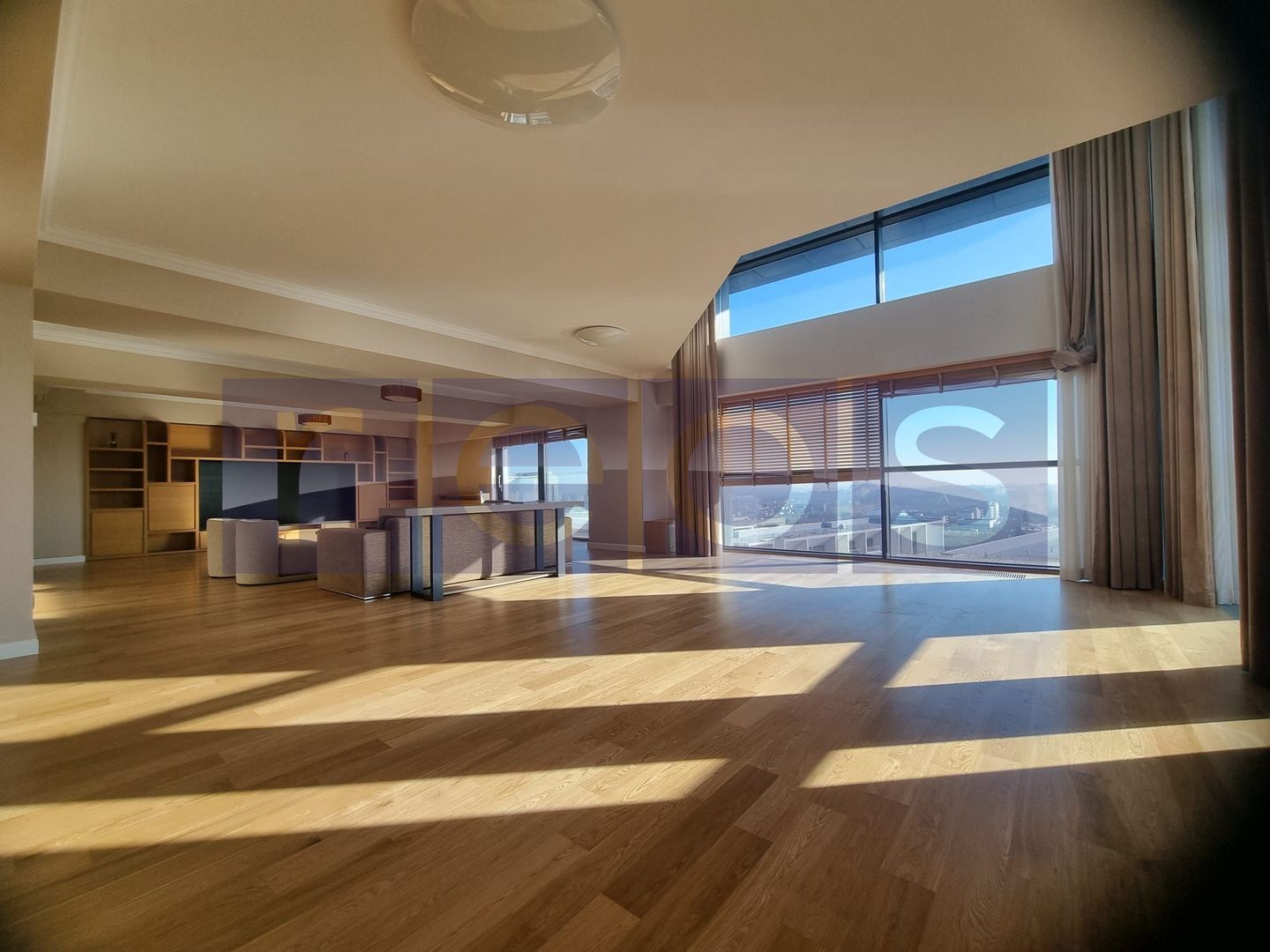 Vanzare penthouse cu view spectaculos in Complex Upground - Poză 3