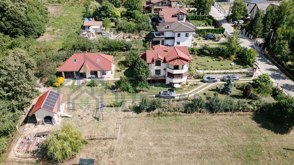 Proprietate generoasă în Bucium, Iași – casă de 300 mp cu teren și construcții secundare - Poză 1