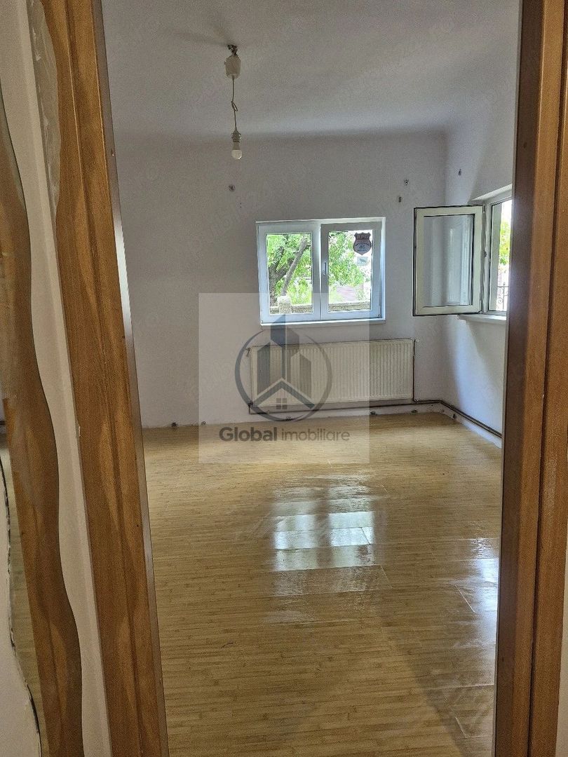 apartament 2 camere la curte - Poză 4