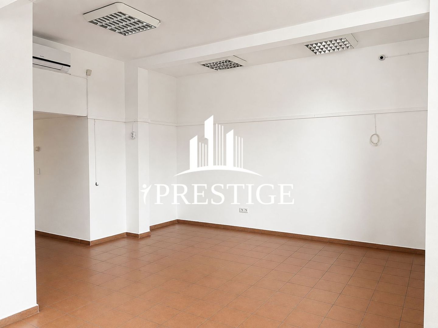 SPAȚIU COMERCIAL 102 MP | VALEA AURIE | VITRINE 8 ML | TRAFIC PIETONAL - Poză 4