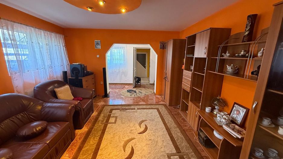 Vila S+P+1,+ garaj inchis + terasa si teren intravilan 6300 mp - Poză 9