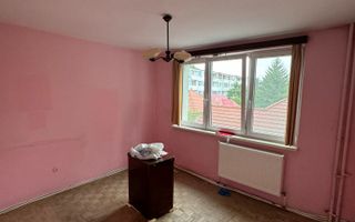 Apartament 2 camere | 45 mp + balcon 6 mp | Etaj 2 | Zona liniștită, între case - Poză 3