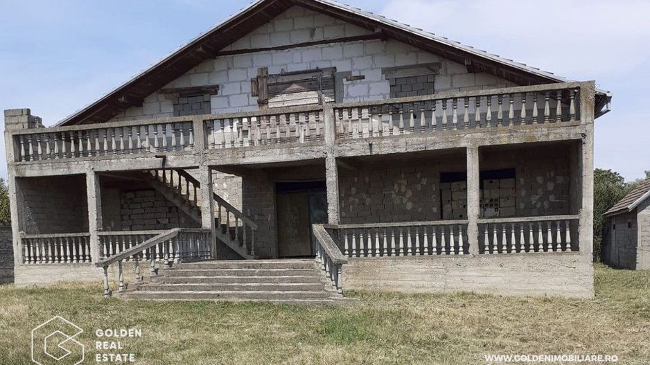 Casa la rosu + teren generos, 2967 mp, localitatea Cicir - Poză 1