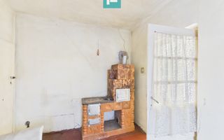 Casa în Cuvin la poalele dealului - Poză 12