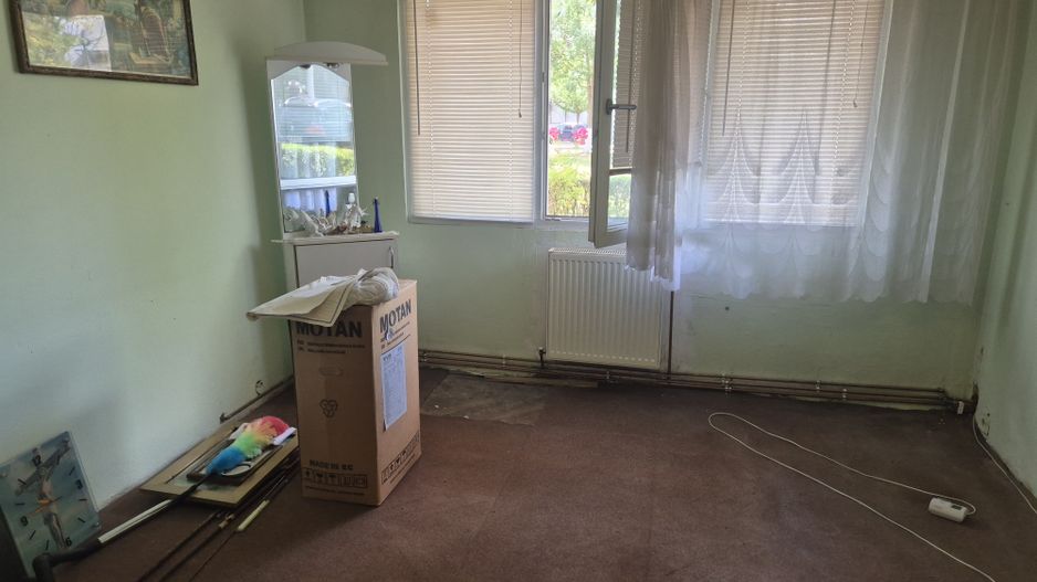 Vand apartament 2 camere zona Trandafiru - Poză 2