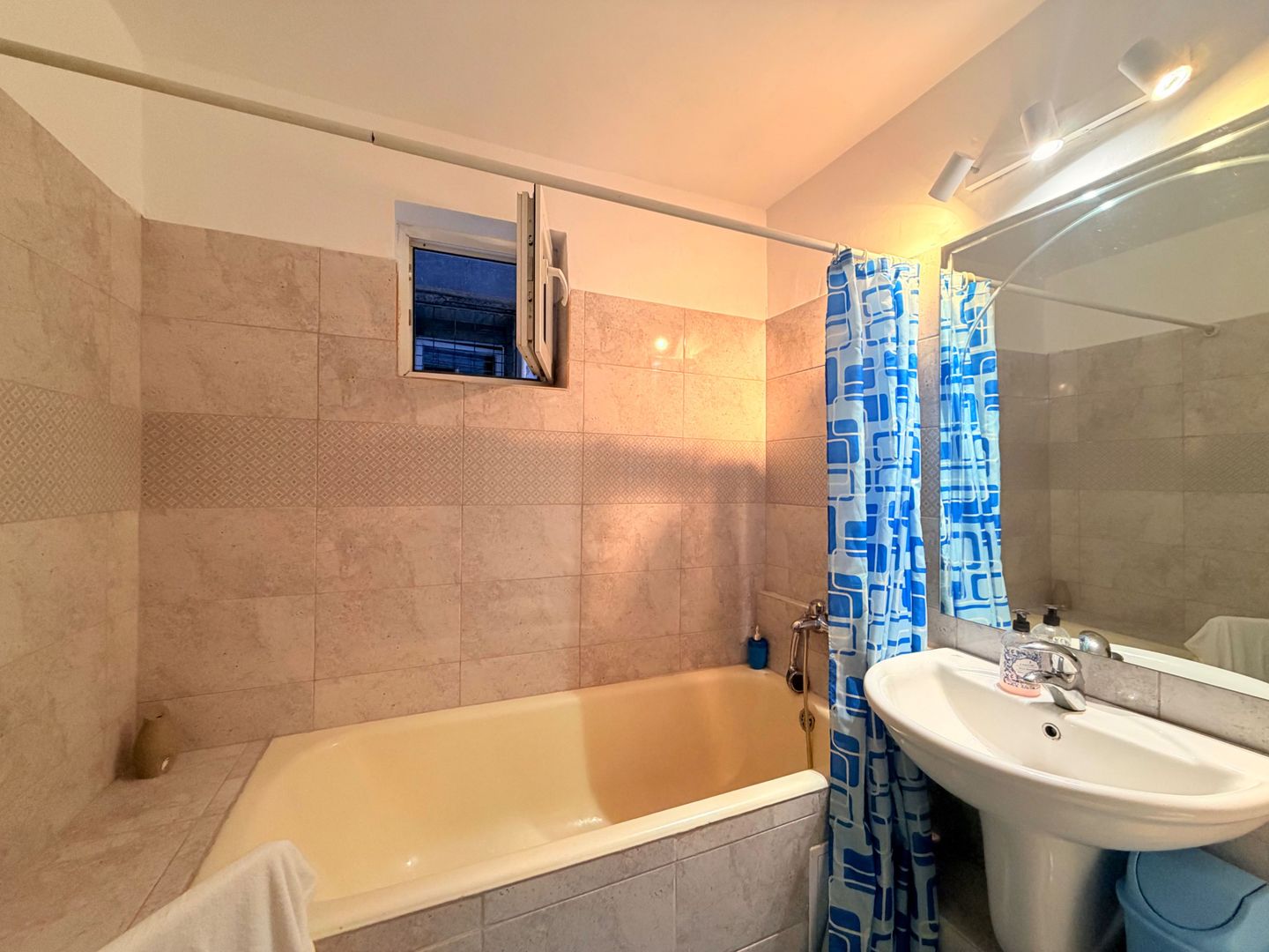 | Apartament 3 camere de închiriat | Loc de Parcare – Str. Vicina 4 | - Poză 15