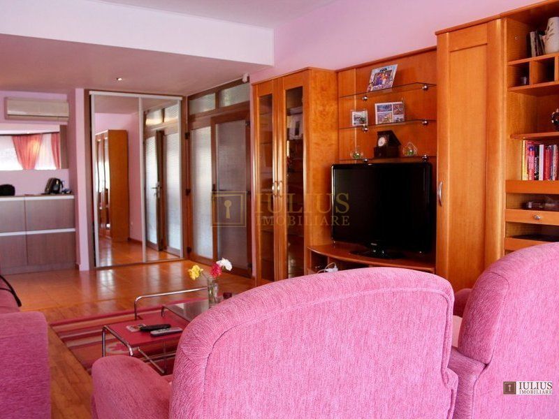 4 camere decomandat + loc de parcare privat in bloc nou. Str Nicolae Table - Poză 2