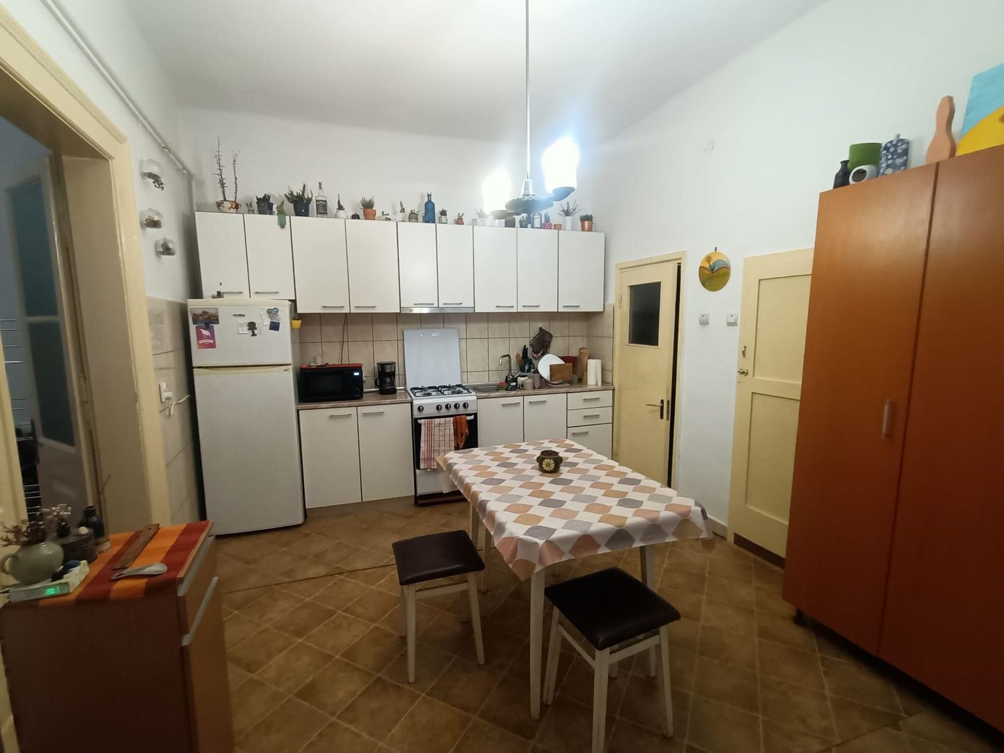 De vanzare! Apartament spatios la curte, zona centrala - Poză 6