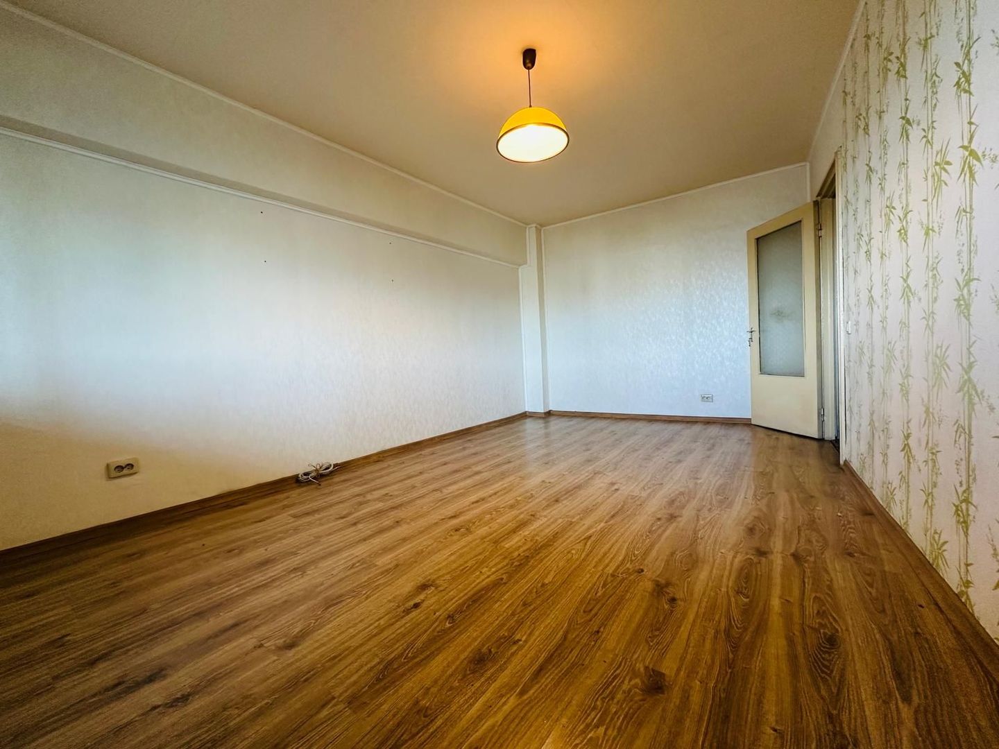 Apartament luminos 3 camere cu balcon generos Parcul Plumbuita - Poză 3