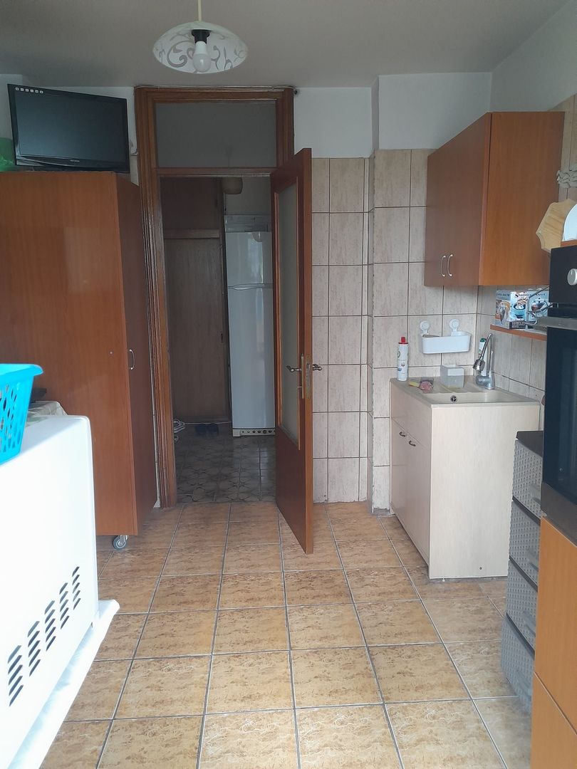 Apartament 3 camere de vanzare Ghencea -1 Mai - Poză 5