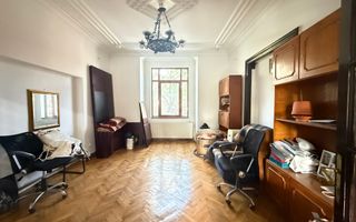 Eleganta, stil si mult potential intr-un apartament interbelic de 3 camere - Poză 8