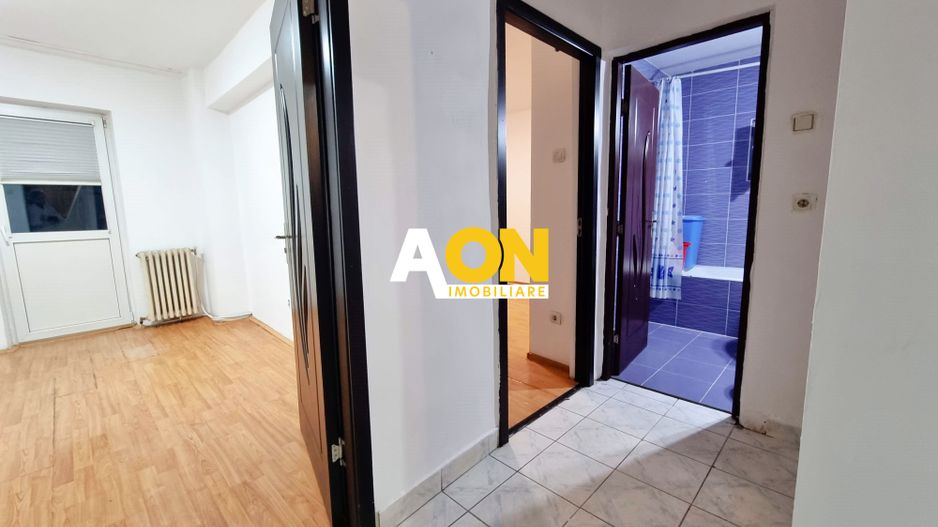 Apartament 3 camere, 2 bai, decomandat, etaj 3,  Cetate, zona Mercur - Poză 6