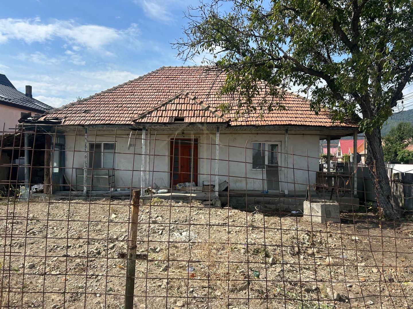 Casă de vânzare în centrul Oituzului, DN11 - Poză 13