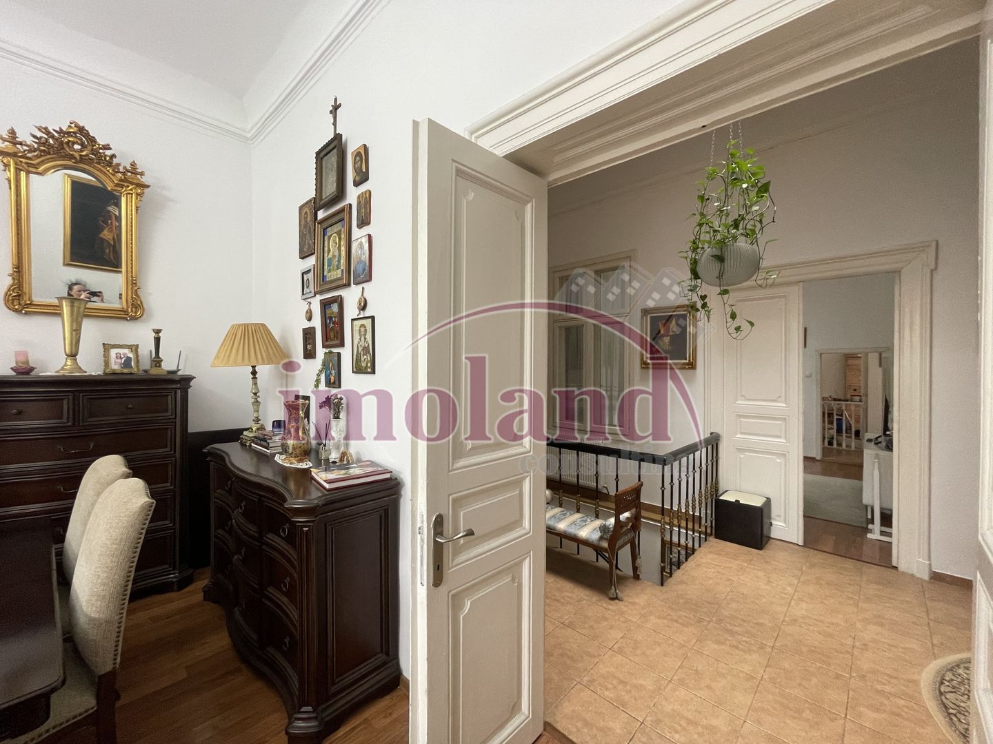 Apartament spectaculos de 4 camere într-o vilă cu farmec istoric pta Victoriei - Poză 5