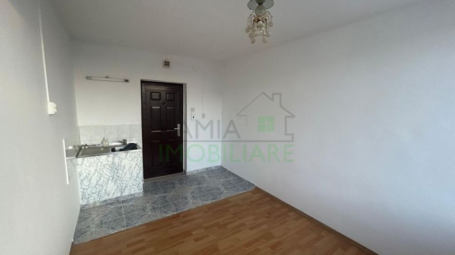 Garsoniera tip Cameră Tractorul, etaj intermediar - Poză 2