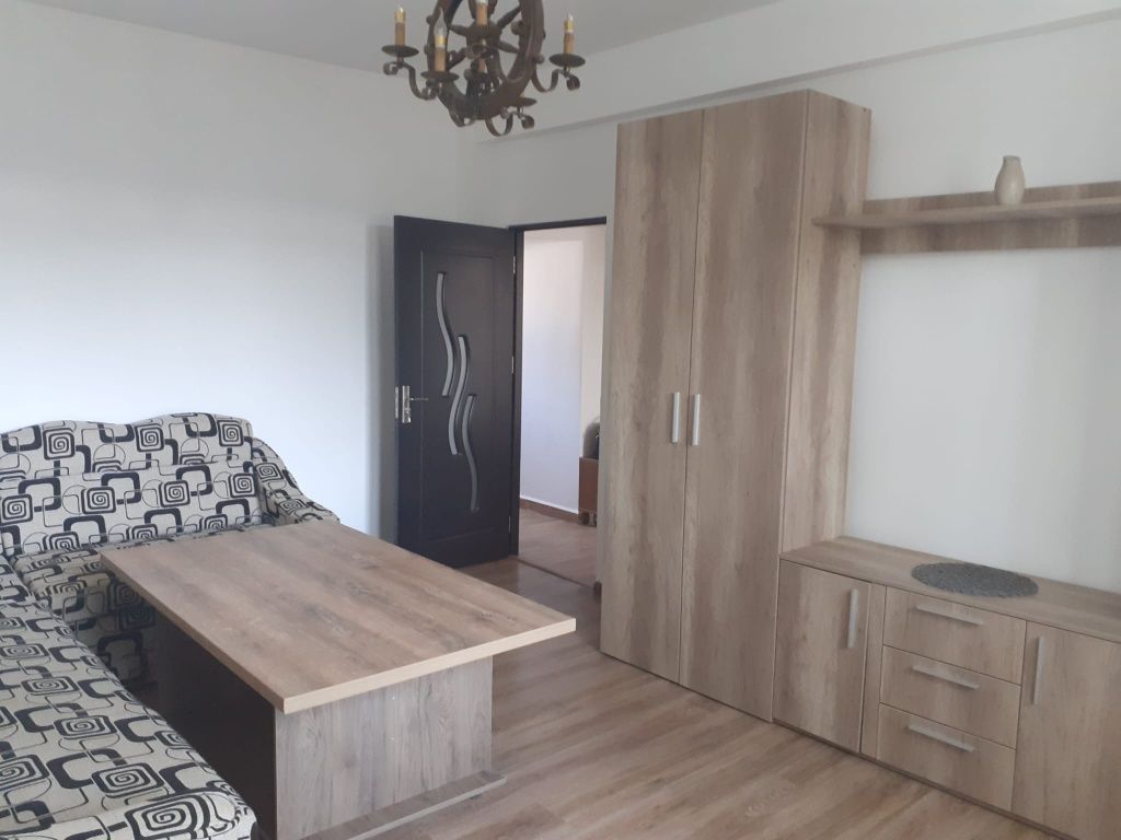 Închiriez apartament cu doua camere - Poză 2