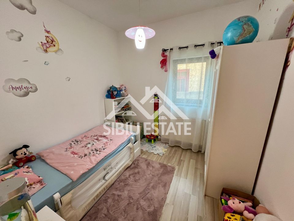 Casa moderna, spațioasa, curte generoasa pe un nivel în Sura Mare - Poză 10