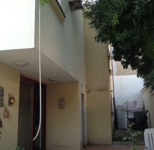 Vilă de vânzare în Sectorul 2, locuit plus potenţial pentru venit pasiv - Poză 1