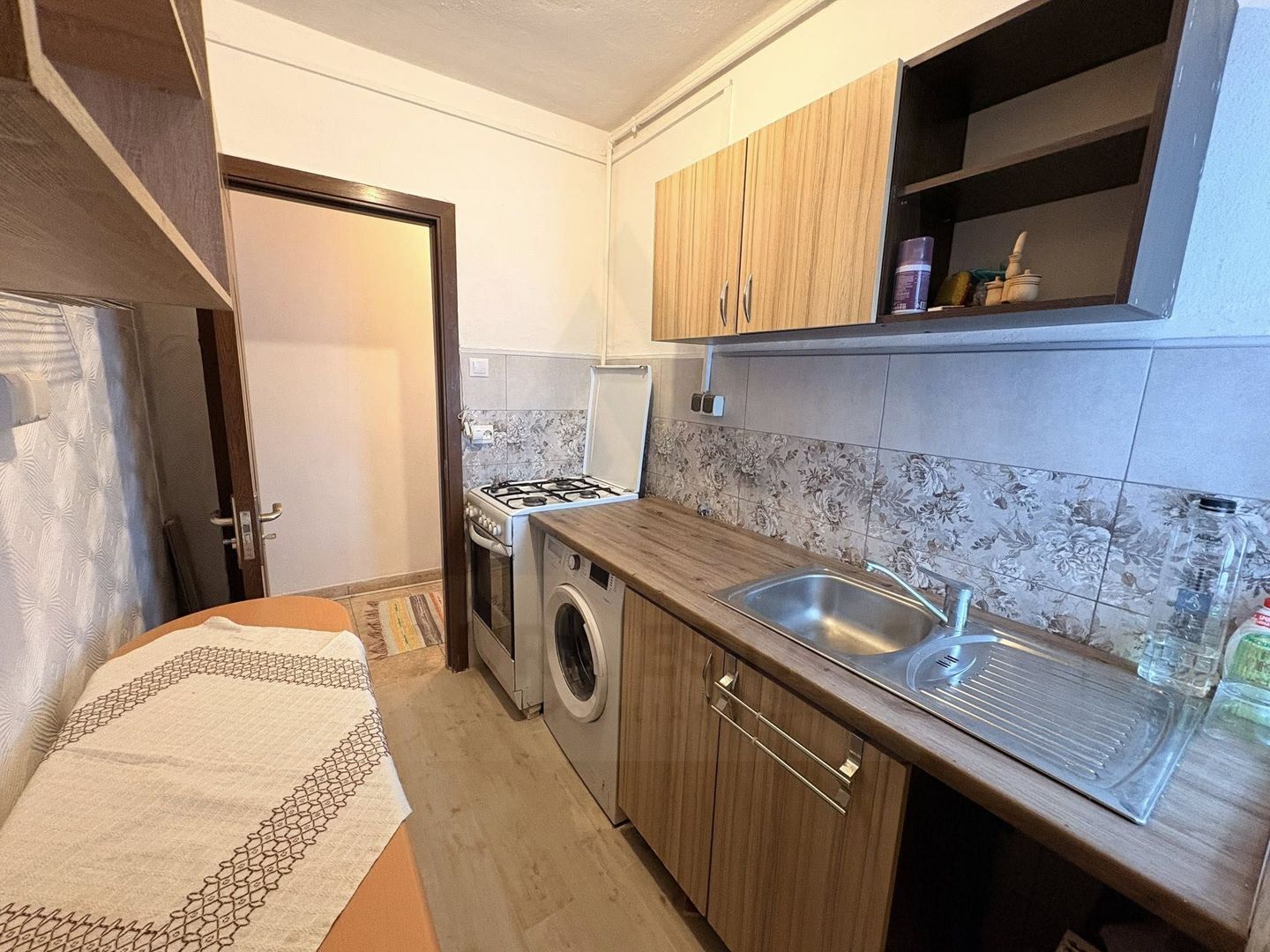 Apartament 2 camere centrală termică si calorifere noi Mihai Viteazu - Poză 4