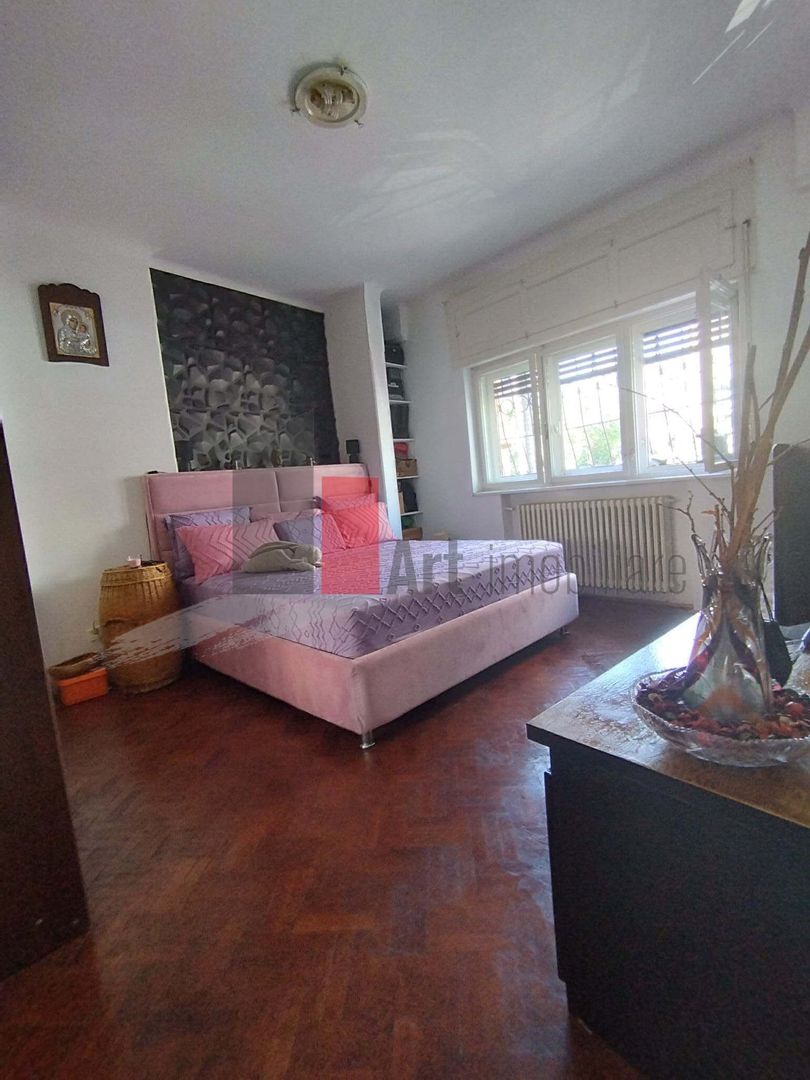 Apartament cu trei camere de vanzare-Piata Victoriei - Poză 4