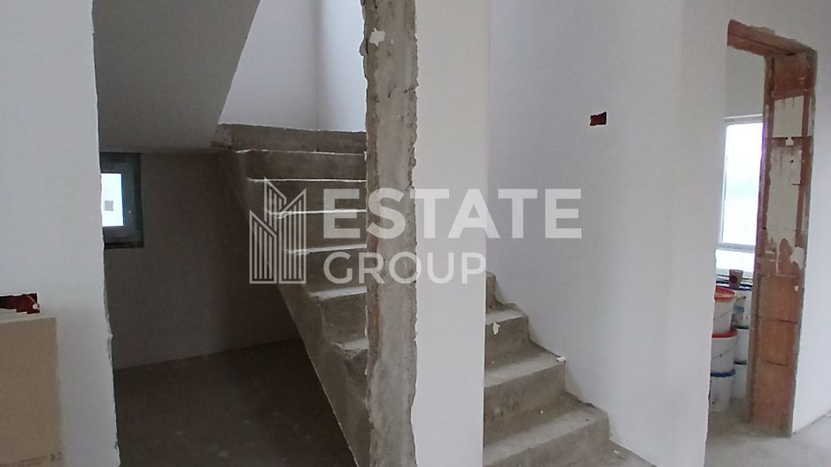 Duplex cu 5 camere despartit prin camera tehnica in Dumbravita - Poză 2