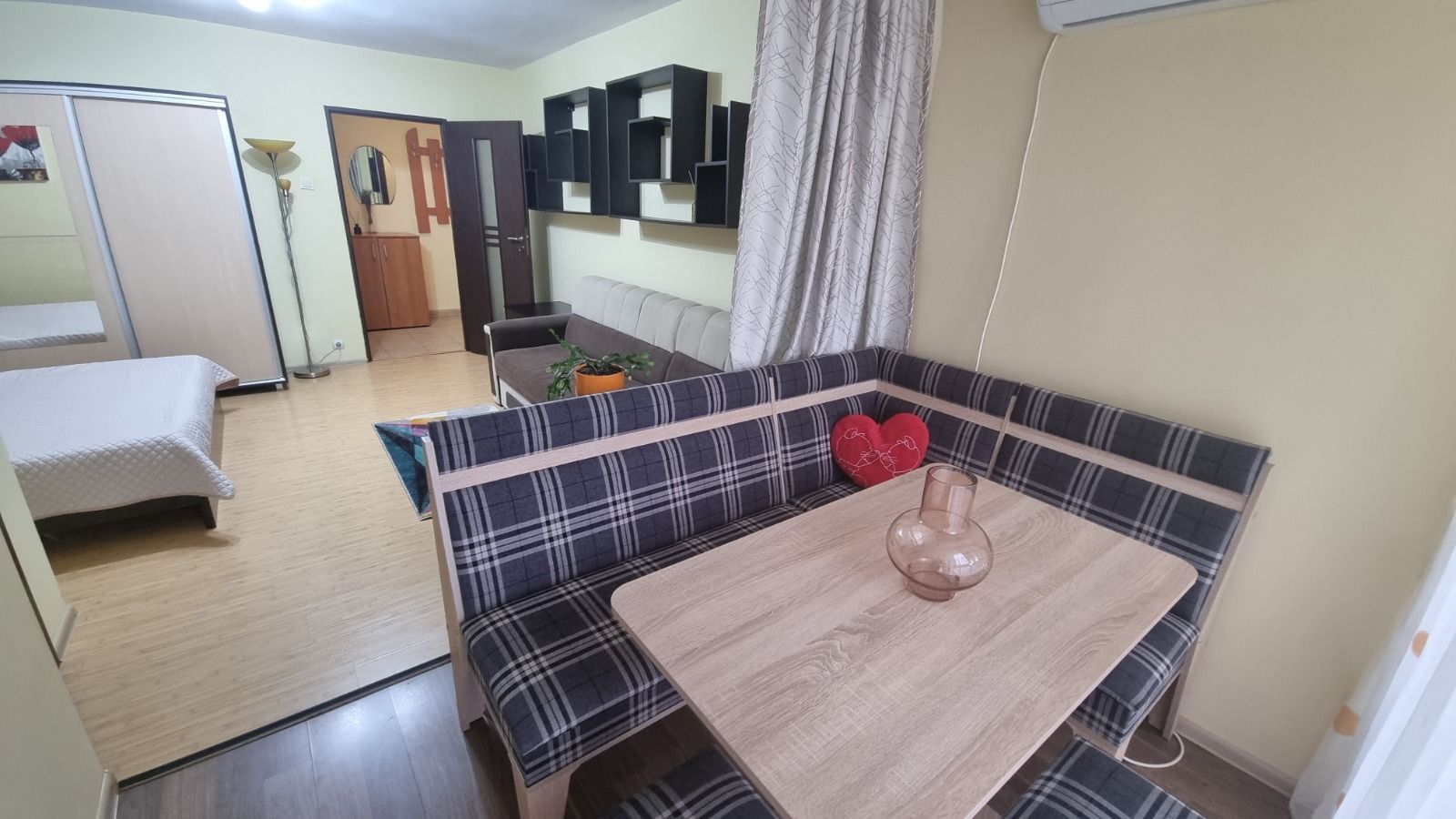 Garsonieră Titan, bloc reabilitat, etaj 7, balcon închis, mobilată - Poză 8