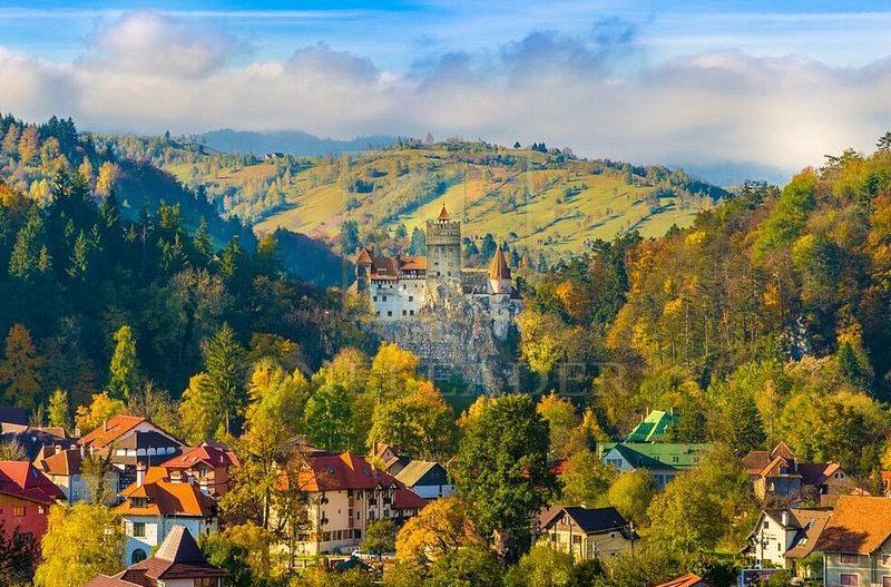 Teren Intravilan 555 mp de Vânzare Bran – Central | 23.28 m Deschidere Stradala - Poză 1