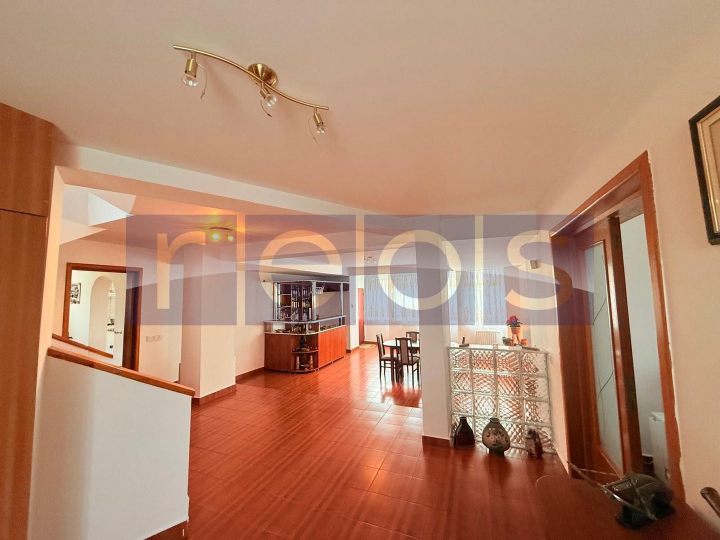 VANZARE VILA LA CHEIE | 280 MP | 1080 MP TEREN | 7 CAMERE | FUNDENI | - Poză 2