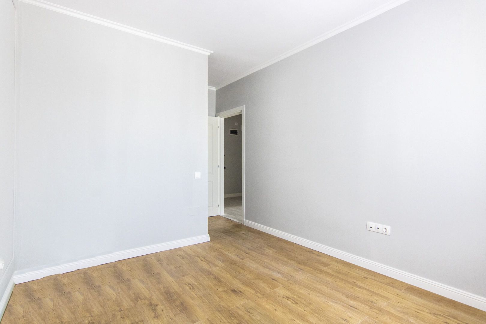 3 Camere | Terasa 46 mp | 2 Bai | 116 mp | 5 minute de Metrou Pacii | Militari - Poză 2