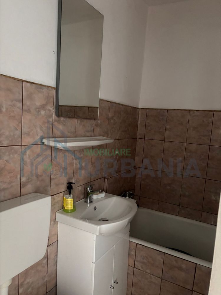 Inchiriez apartament 2 cam semidecomandat - Poză 1