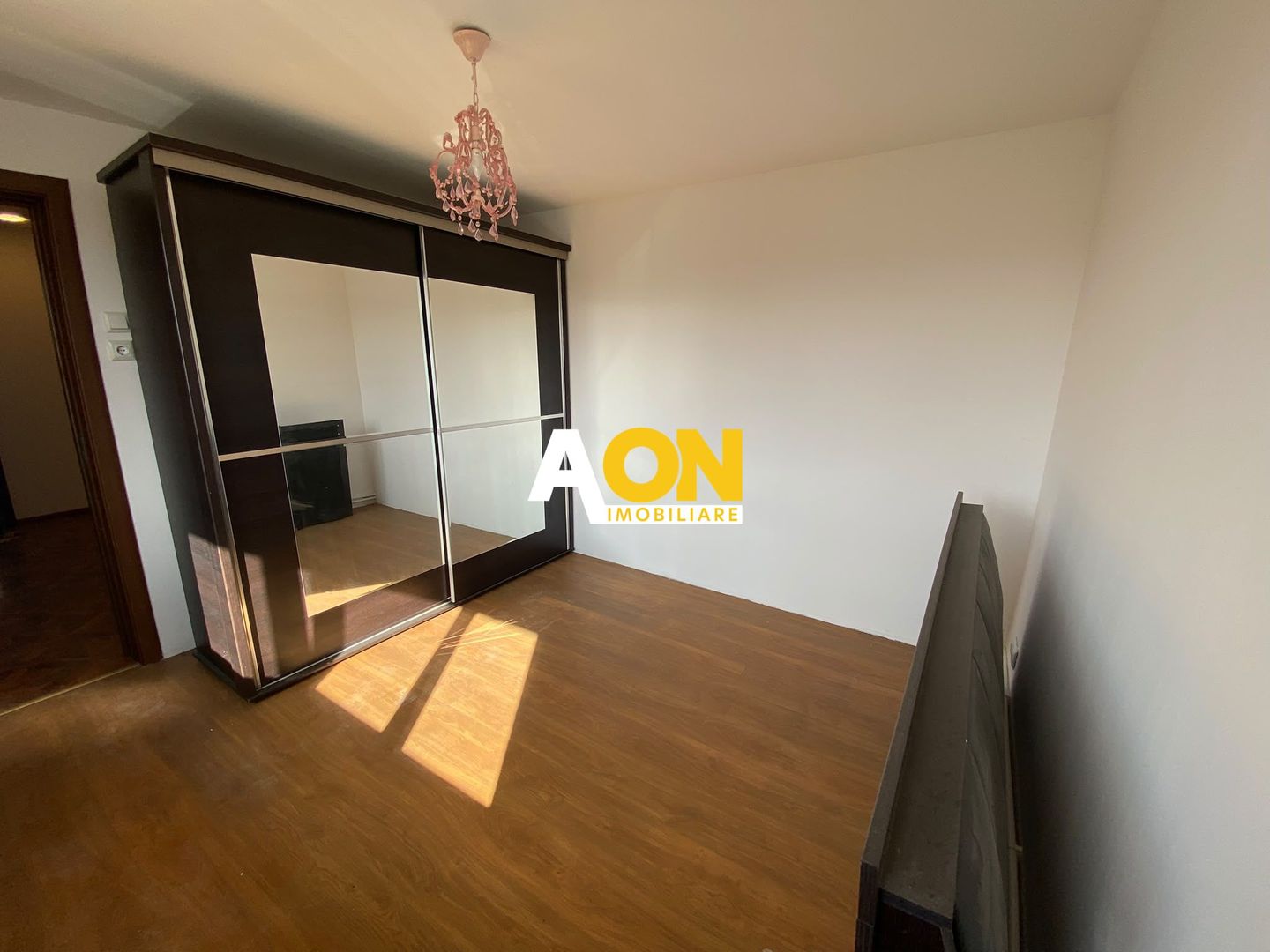 Casa Individuală 7 Camere, 2 Băi,  250 mp Utili - Poză 12