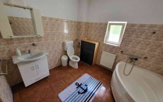 Casă spațioasă, versatilă – ideală pentru firmă sau locuință - Poză 11