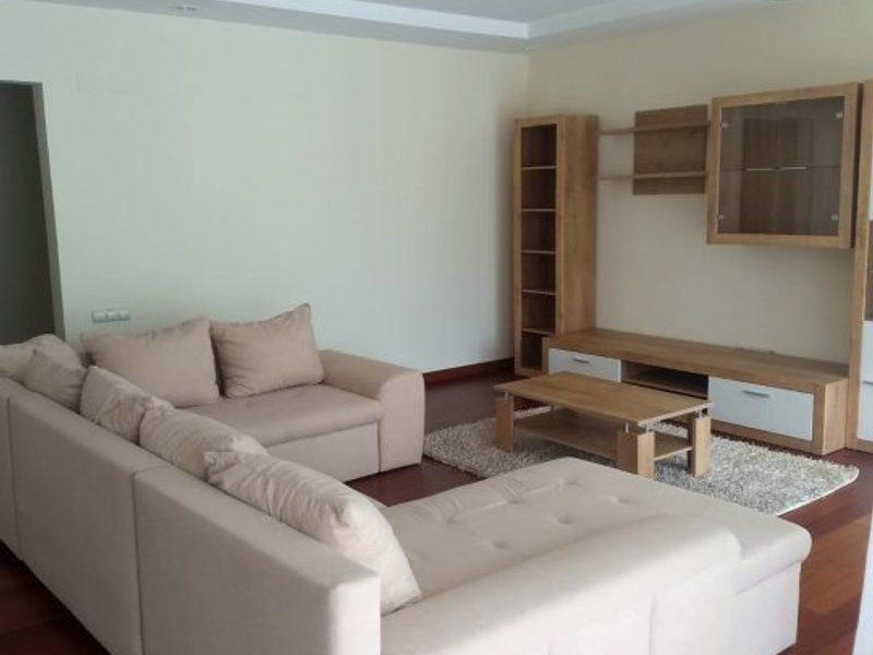 Apartament spatios cu bucatarie 15 mp 1/3, dec, Cosmopolis, mobilat partial - Poză 1