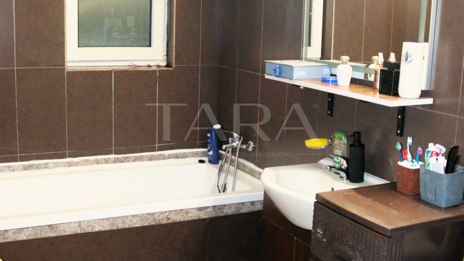 Locație liniștită și parcare proprie – apartament 3 camere Florești. - Poză 8