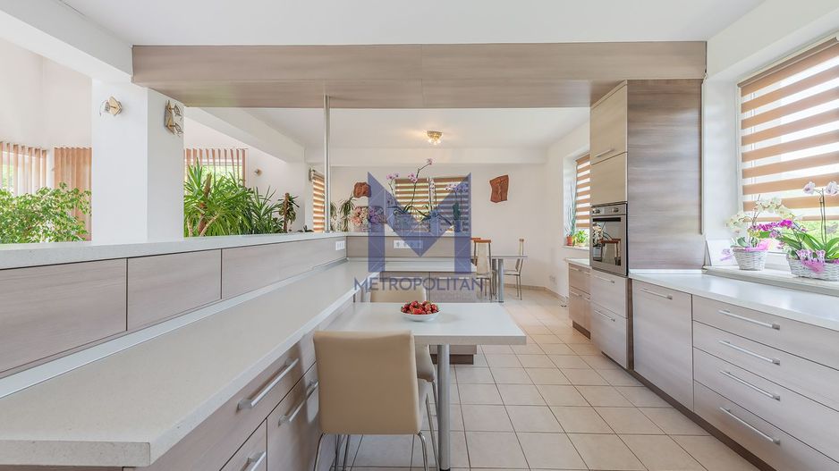 Vilă cu 1.350 mp teren în mijlocul orașului Grădina Botanică - Poză 10