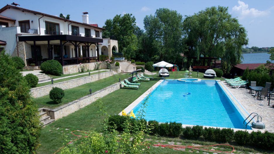 Vilă pe malul Lacului Snagov | 3.000 mp teren | 90 m deschidere lac - Poză 2